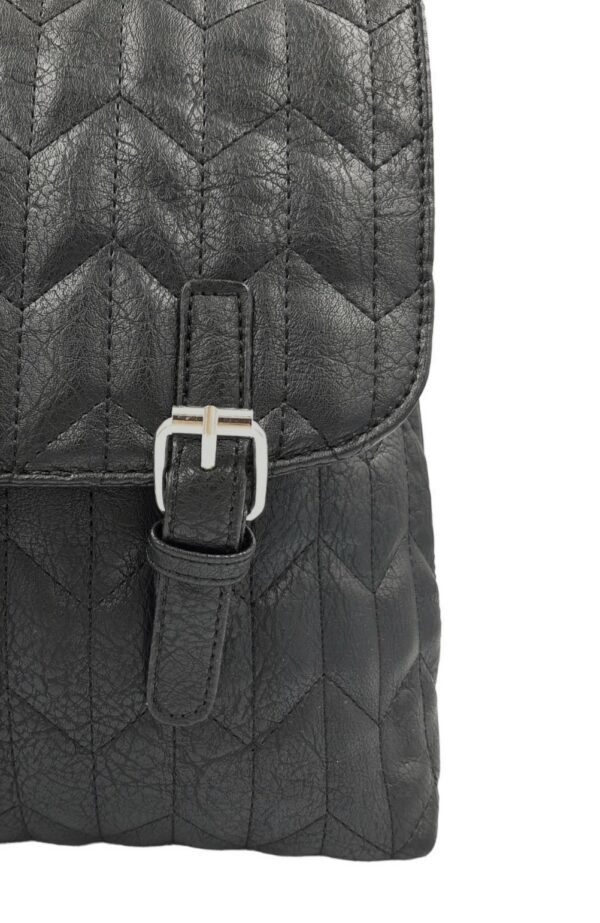 Γυναικεία τσάντα πλάτης (BACKPACK) καπιτονέ Μαύρη που κλείνει με καπάκι - Image 5